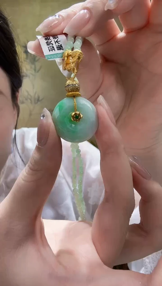 翡翠未镶嵌颈饰吊坠