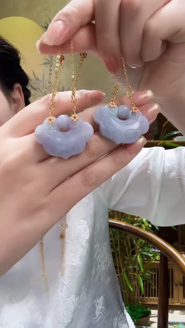 颈饰未镶嵌翡翠多样发其一个