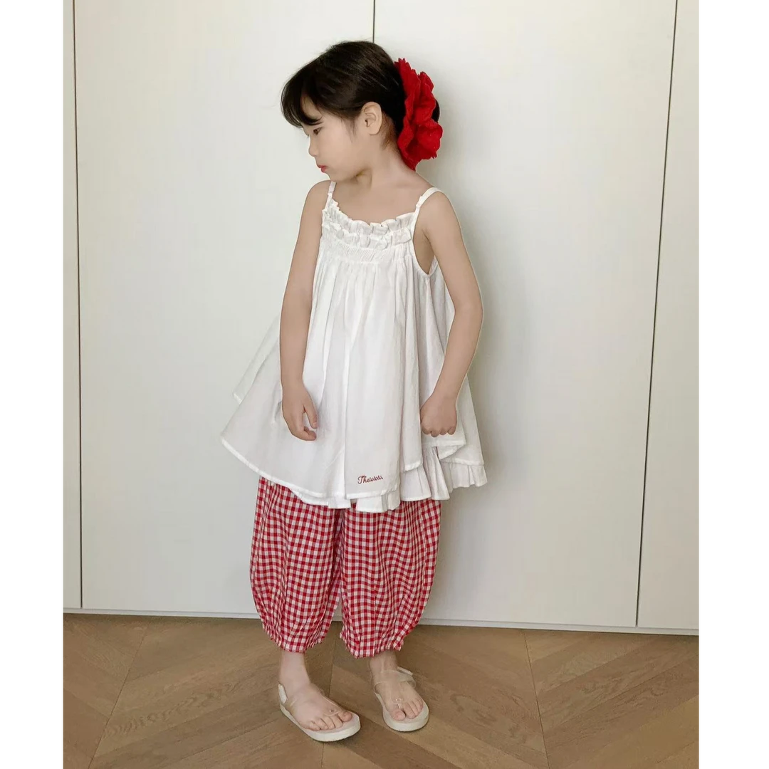 小惜亦女童2025夏季新款韩版白色吊带裙红格子裤小女孩休闲套装