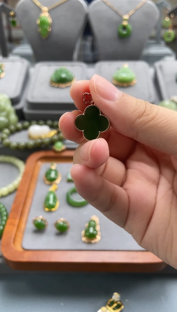 吊坠(不含链)18K金镶嵌和田玉 吊坠(不含链) 18K金镶嵌 和田玉