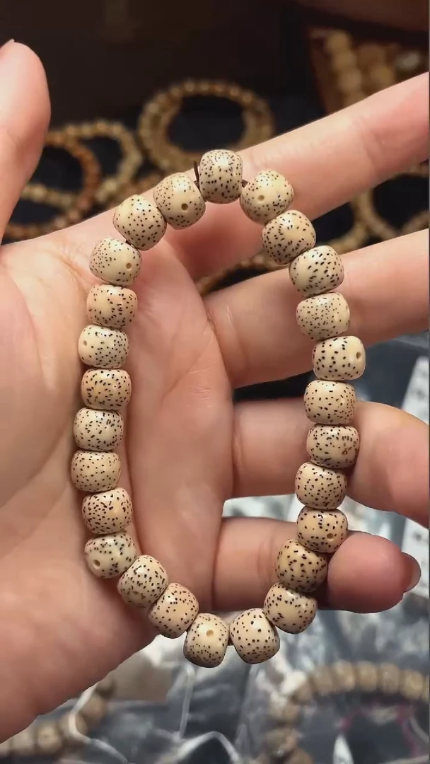 手串星月菩提9*7顺白桶珠手串