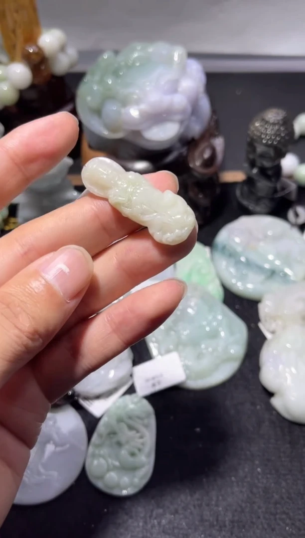 【闪购商品】翡翠颈饰未镶嵌00000114