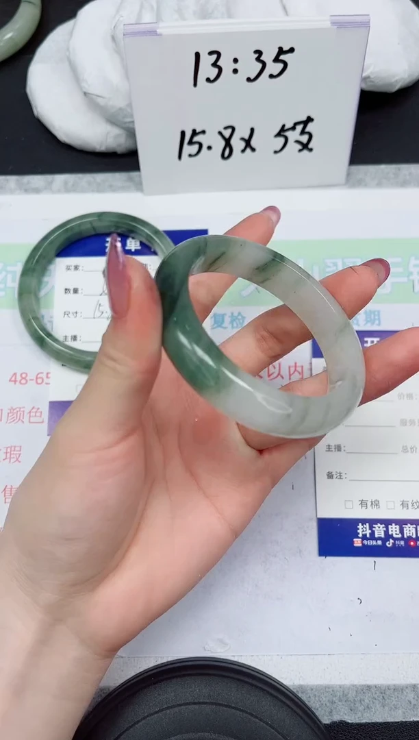 【闪购商品】石英质玉未镶嵌手镯238