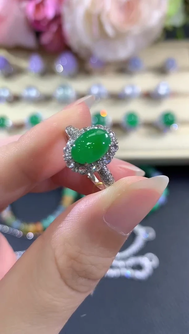 18K金镶嵌戒指翡翠b207