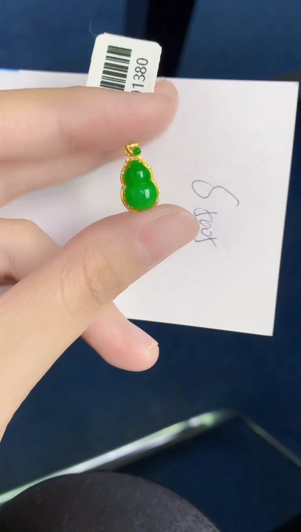 翡翠18K金镶嵌颈饰天然翡翠缅甸A货
