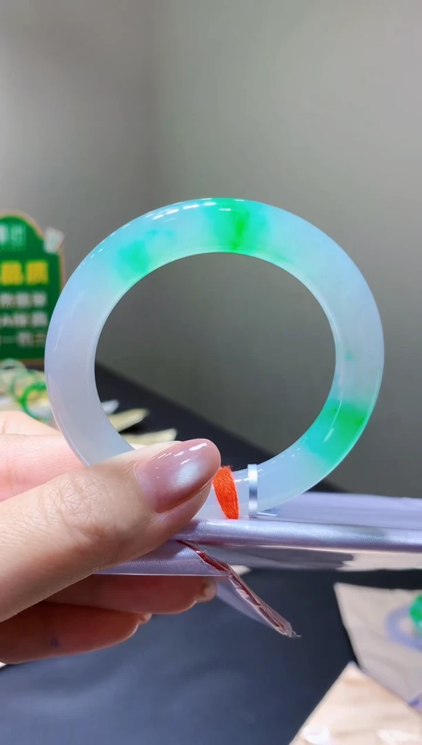 未镶嵌手镯翡翠-c47天然缅甸A货翡翠54.8圆条总价90万定金2万