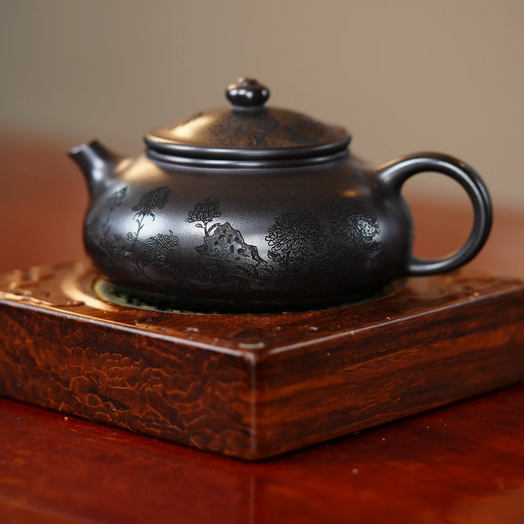 【石黄寒江壶】宜兴原矿紫砂高温石黄满刻菊花开家用紫砂壶