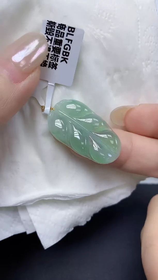 翡翠18K金镶嵌颈饰天然缅甸翡翠A货