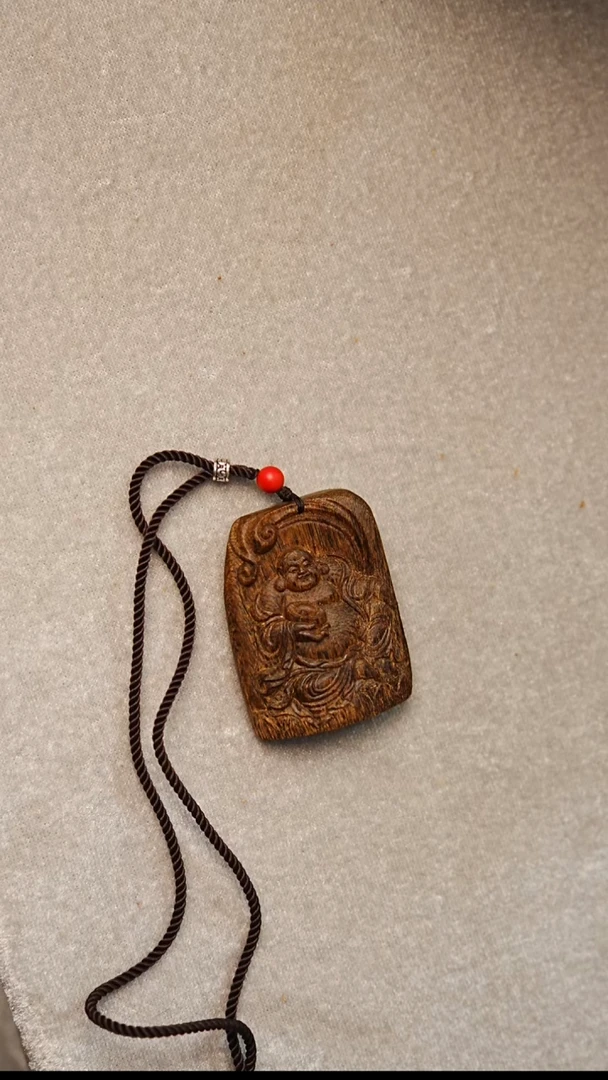 沉香吊坠柬埔寨菩萨棋沉水弥勒吊坠13g   03239