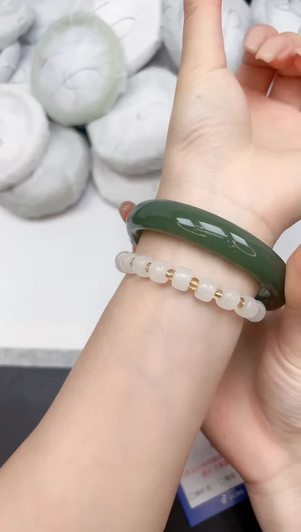 未镶嵌手镯石英岩玉214/60.6