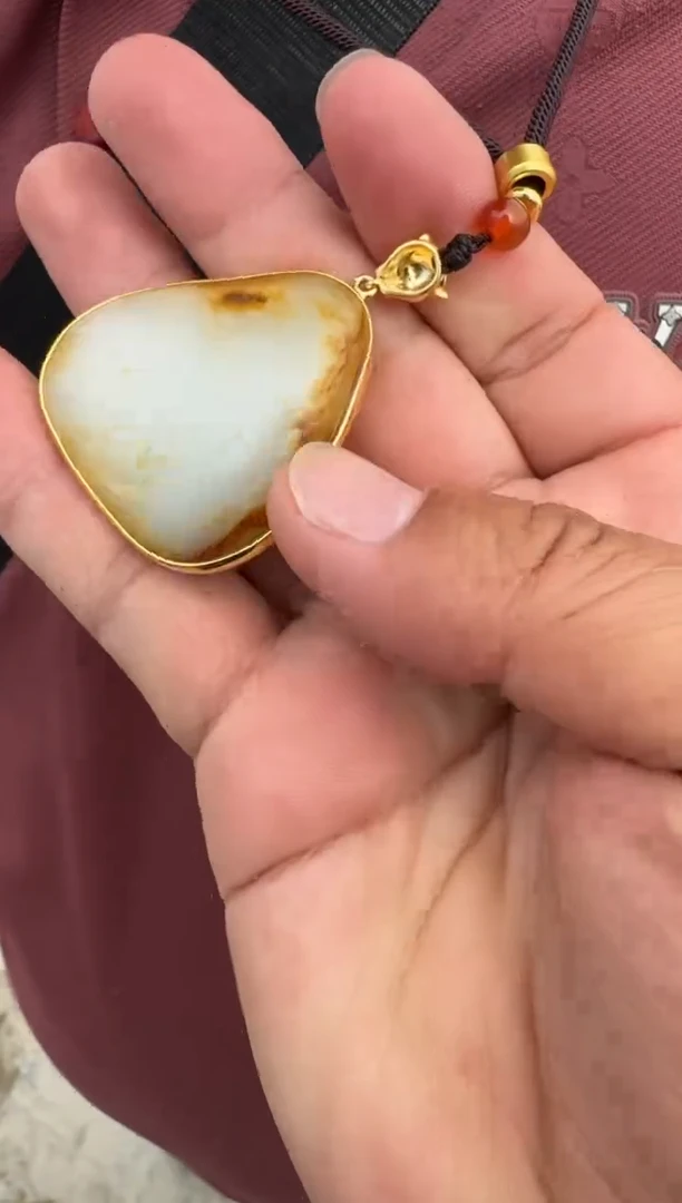 未镶嵌和田玉（糖玉）挂件和田玉