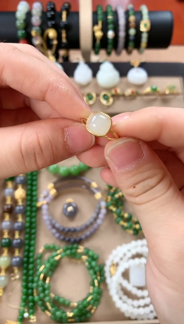 未镶嵌戒指和田玉1