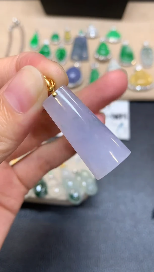 颈饰18K金镶嵌翡翠为**乖无事牌【无服务费