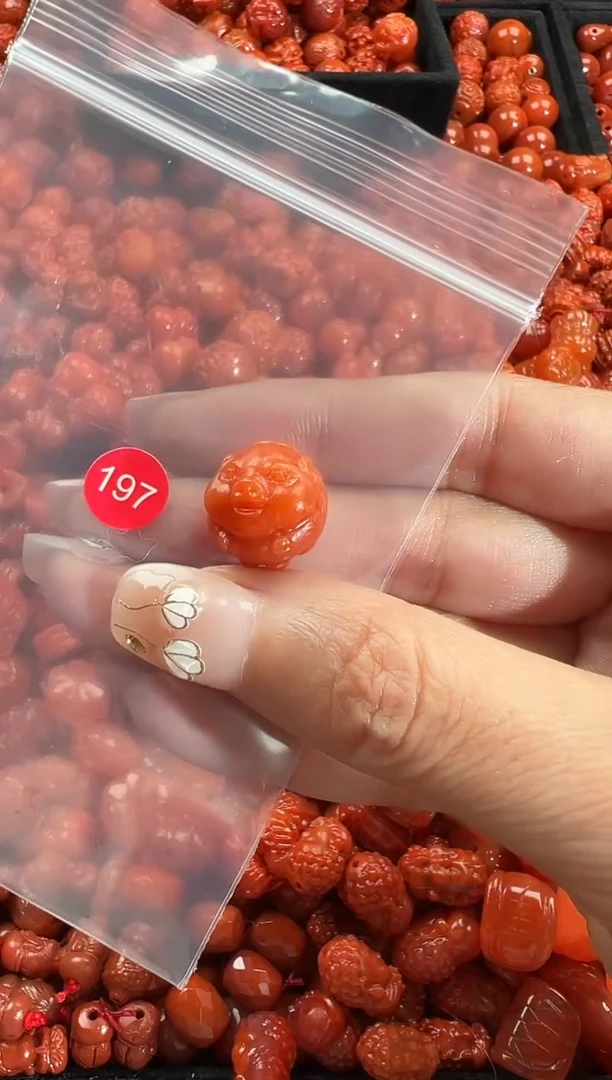 颈饰未镶嵌南红玛瑙1