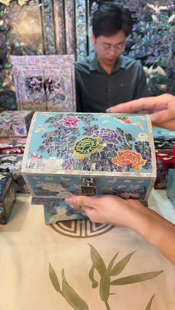 按扣扇贝底·弘贝雅螺钿漆器文化馆