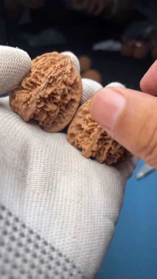 桃核把件a152  满天星 36尺