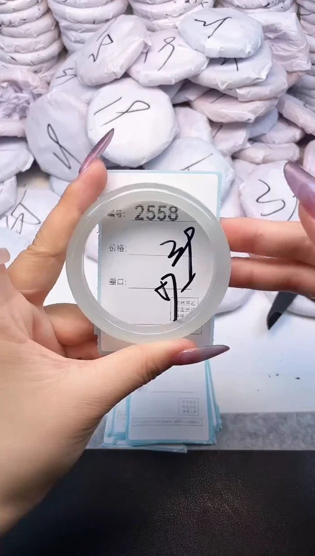 玛瑙/玉髓手镯未镶嵌2558