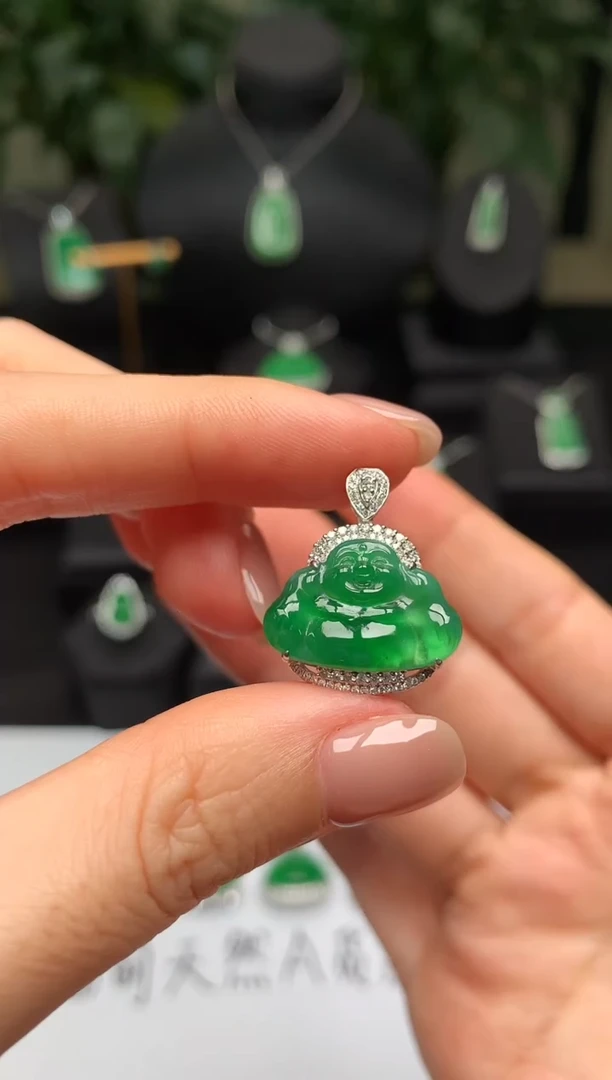 颈饰18K金镶嵌翡翠佛公