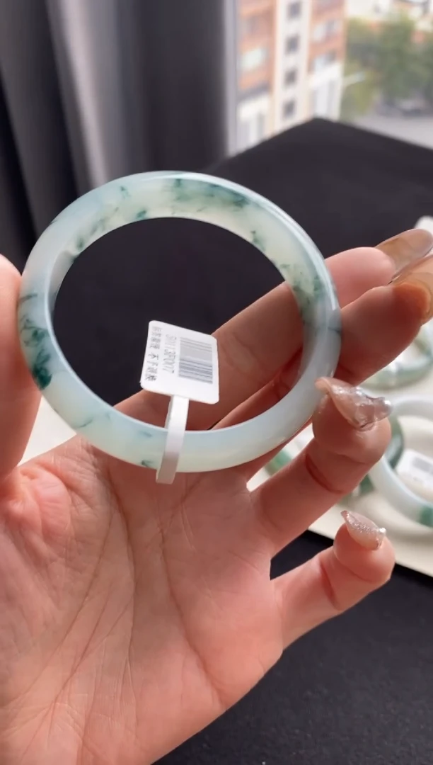 【闪购商品】翡翠手镯未镶嵌55正圈飘花--不退不换