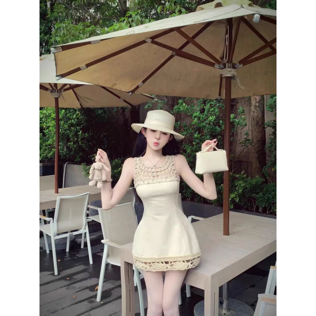 千金风甜美短裙夏季收腰显瘦设计感纯欲镂空拼接气质无袖连衣裙女