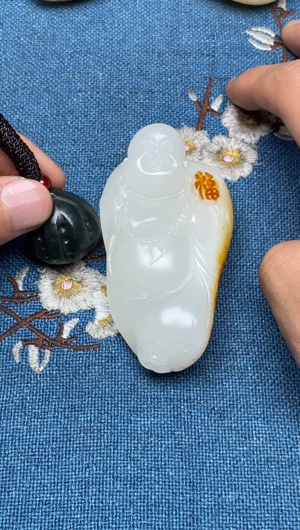 颈饰未镶嵌和田玉人****途1