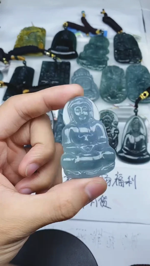 颈饰未镶嵌翡翠