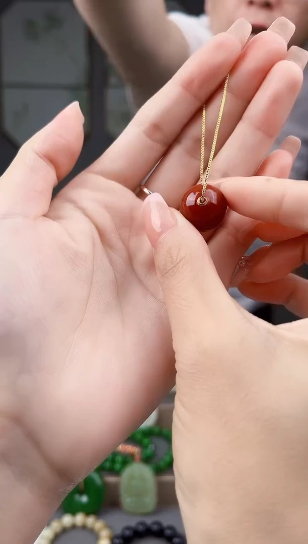 颈饰18K金镶嵌南红玛瑙多样性发货拍一单发一个