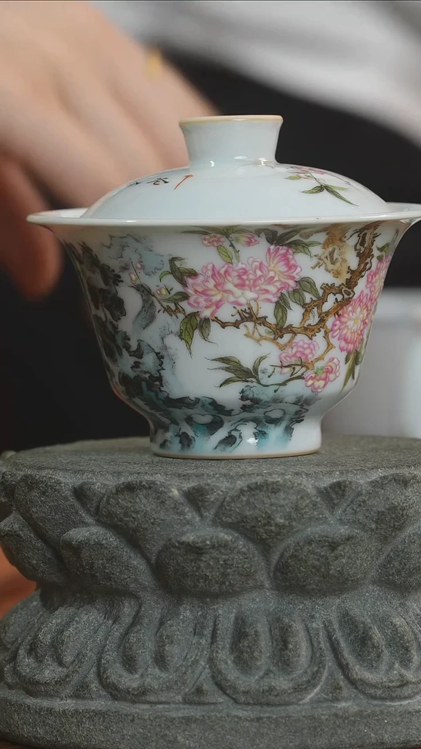 粉彩桃花盖碗x001