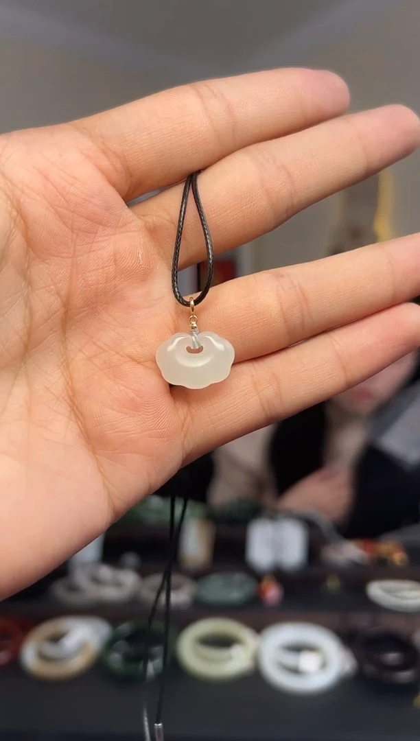 颈饰未镶嵌和田玉锁