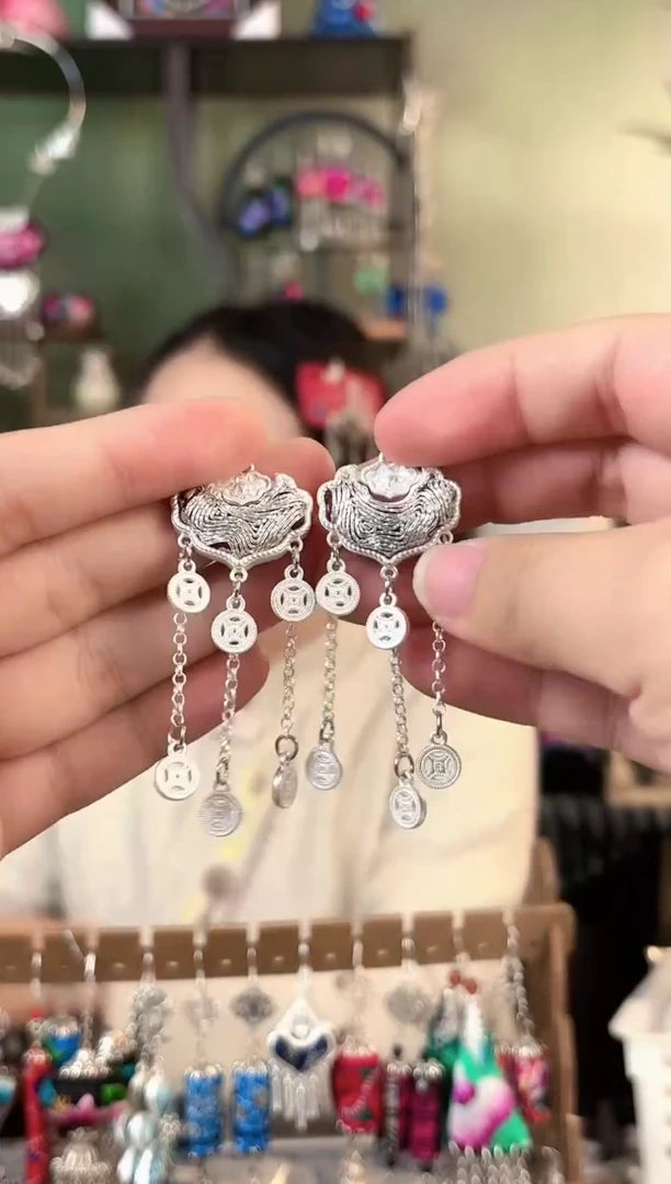 彩云南阁非遗老绣苗银饰品231