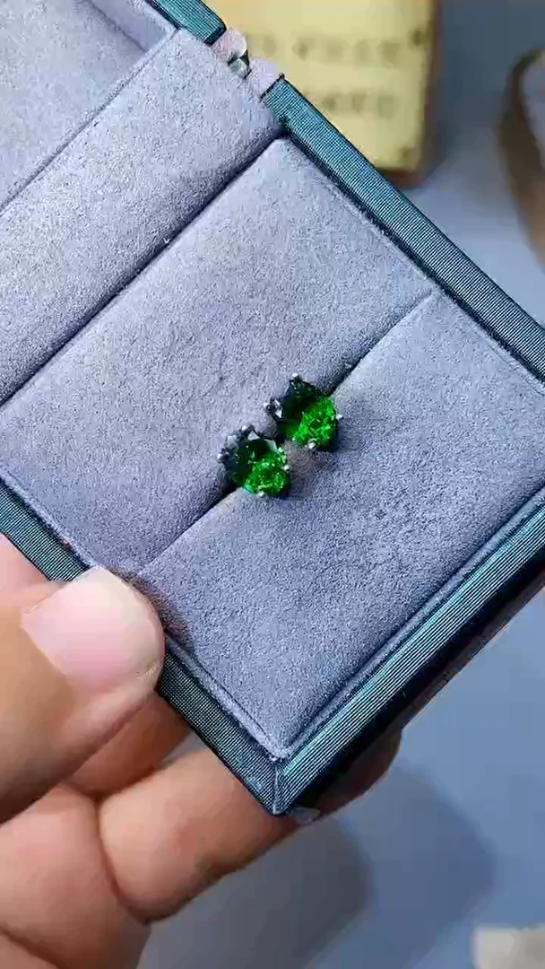 【闪购商品】透辉石耳饰银S925镶嵌35