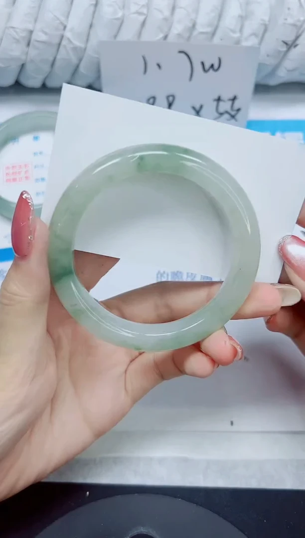 石英质玉手镯未镶嵌204/55.6