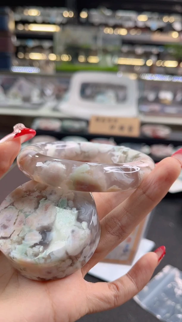 未镶嵌手镯石英质玉六*六圈口（赠品镯心）