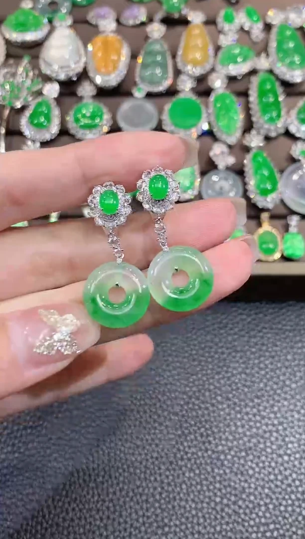 18K金镶嵌翡翠耳饰 C124