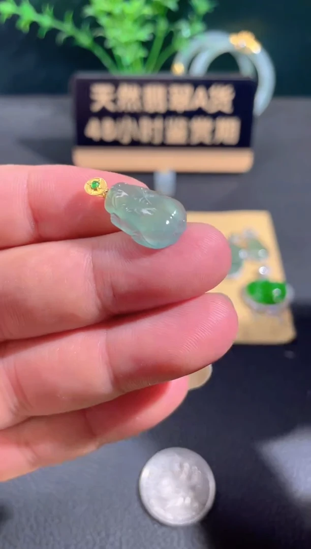 翡翠18K金镶嵌颈饰翡翠
