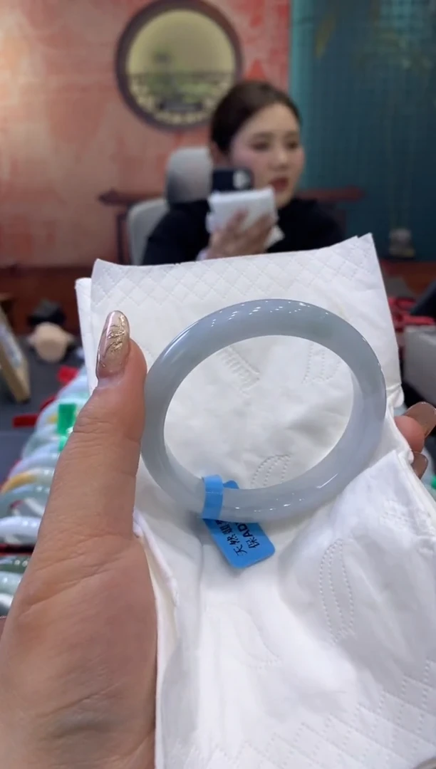 【闪购商品】翡翠手镯未镶嵌多人004204