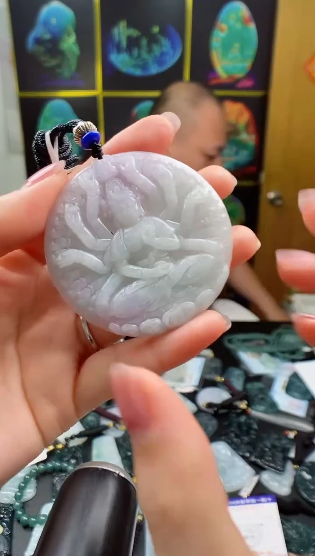 翡翠未镶嵌颈饰多样性发其一