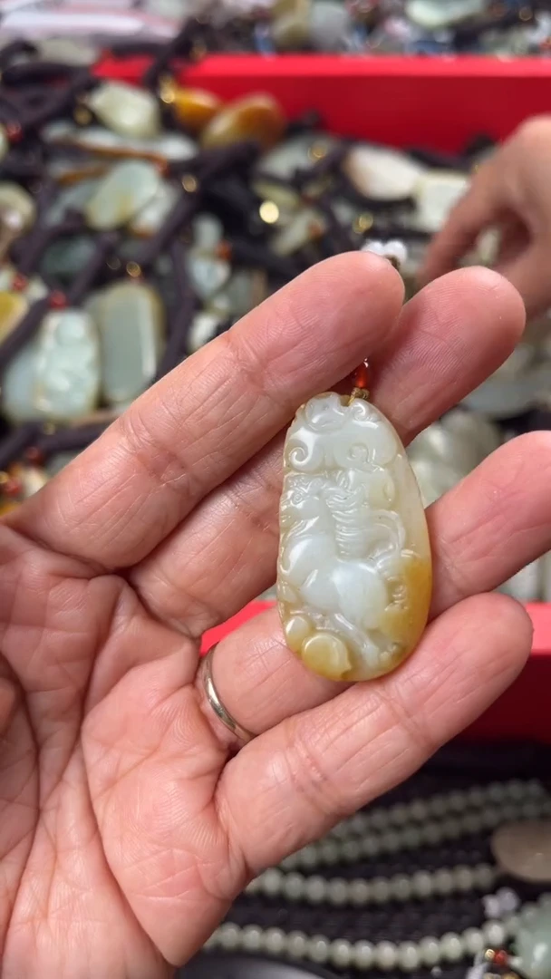 【闪购商品】和田玉颈饰未镶嵌多样性发货没有证书拍一发一有瑕