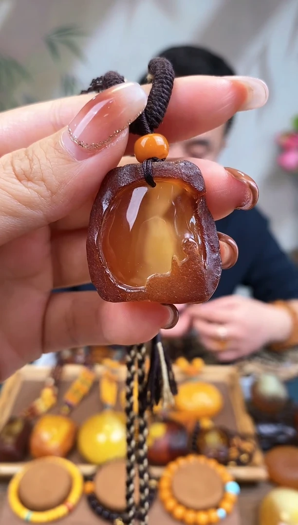 【闪购商品】琥珀裸石未镶嵌 基地发货 一物一证 顺丰包邮