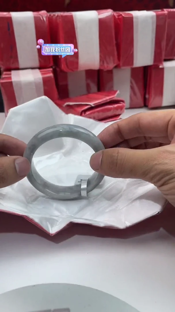 【闪购商品】翡翠手镯未镶嵌1翡翠手镯（微瑕）