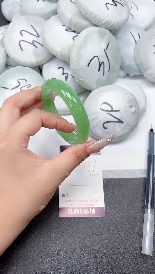 未镶嵌手镯石英质玉147-57.6