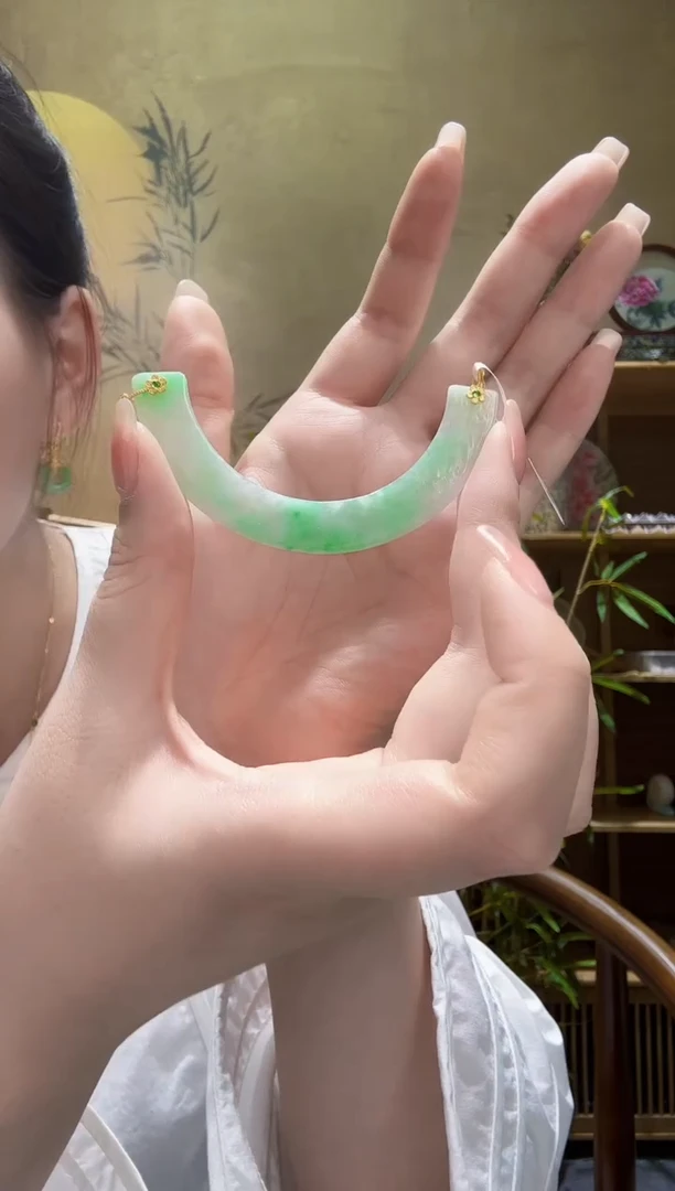 翡翠未镶嵌颈饰吊坠