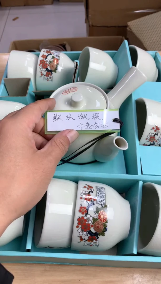 卖杯子，送壶  微瑕，no退no换，介意勿拍