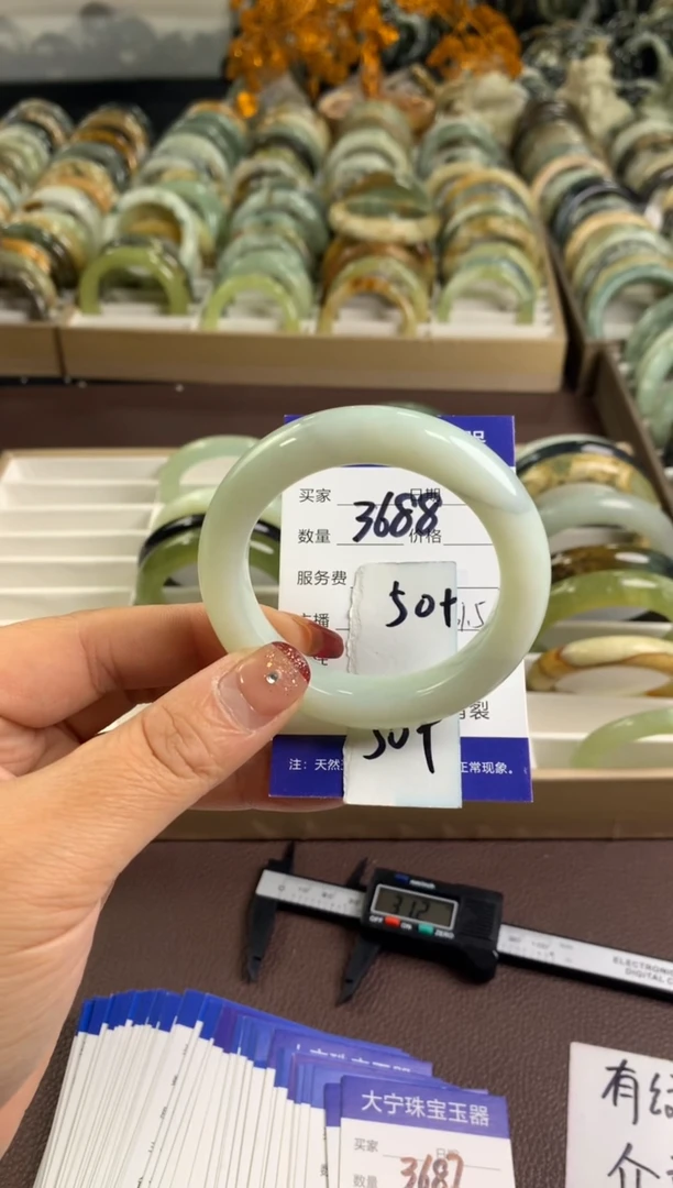 【闪购商品】蛇纹石玉手镯未镶嵌3688