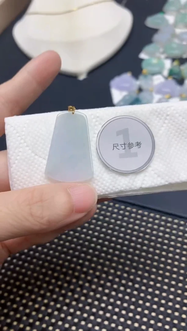 颈饰18K金镶嵌翡翠天然缅甸A货翡翠