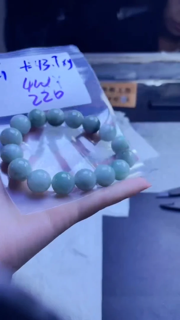 定制翡翠未镶嵌珠串