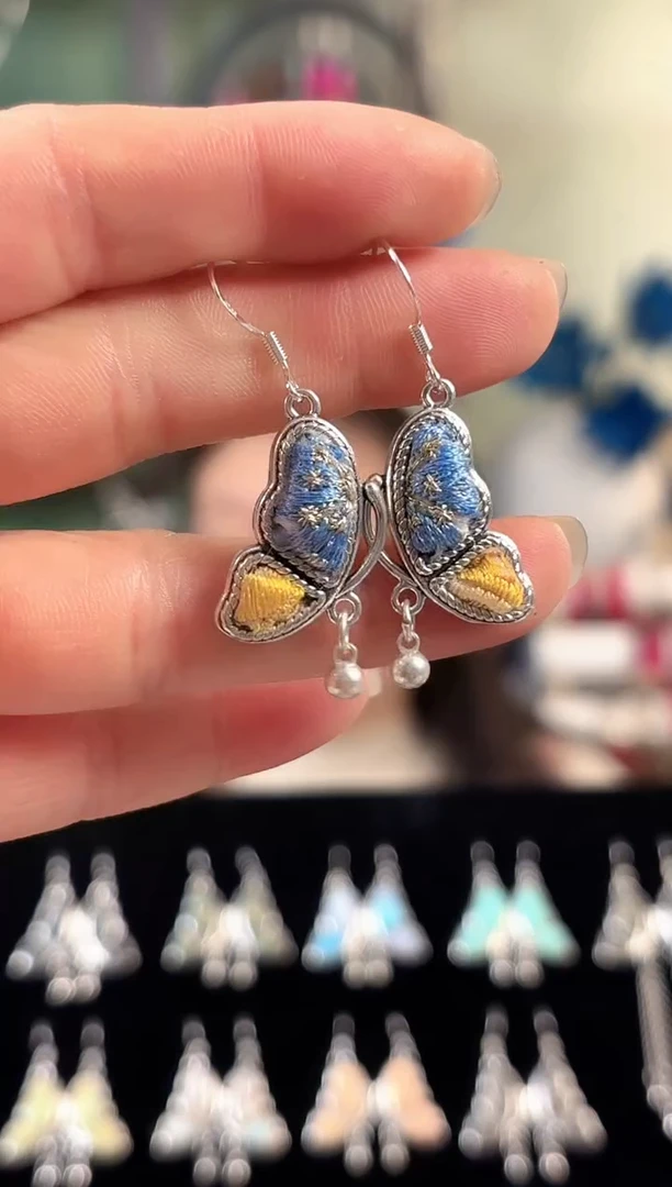 彩云南阁非遗老绣饰品319