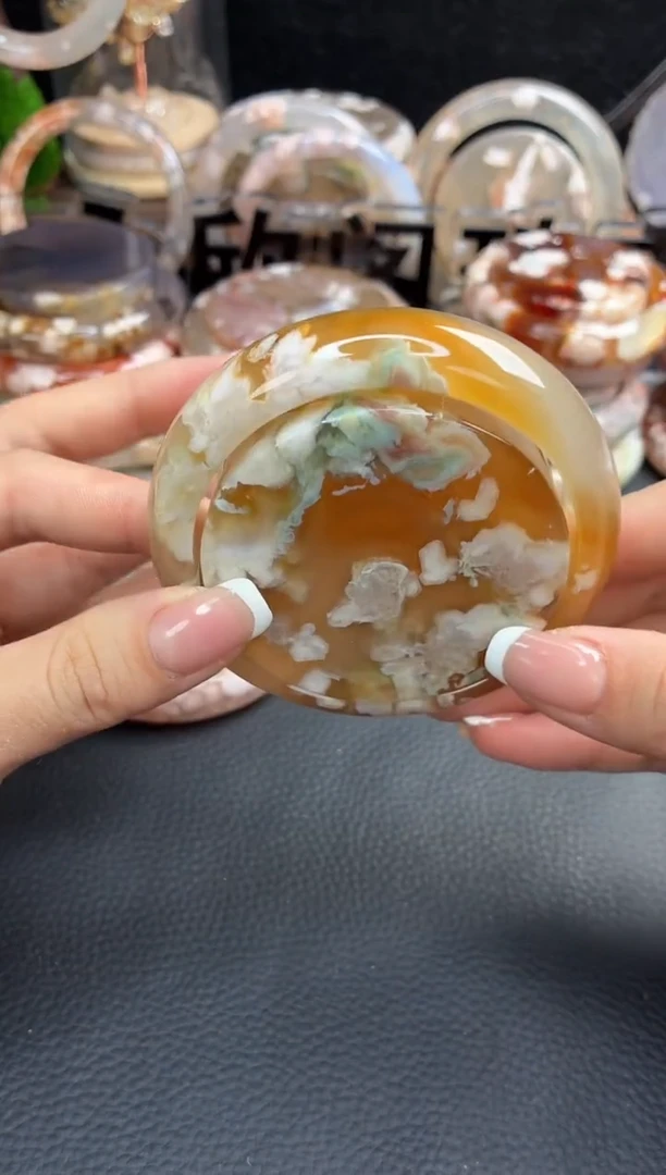 未镶嵌手镯（圆镯）石英质玉59