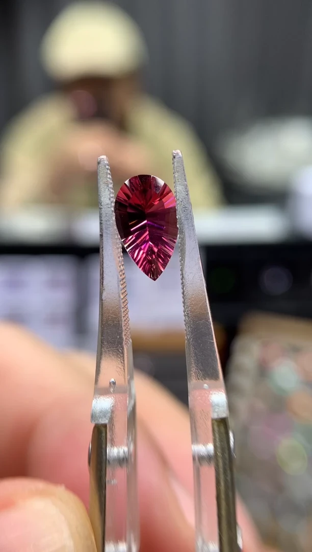 未镶嵌裸石碧玺1.5ct 9