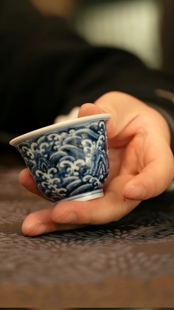 中式仿明青花江崖海水小客杯